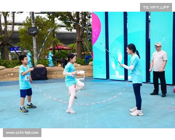 市南区跳绳联赛团队赛亮点：3分钟10人长绳“8”字跳考验默契